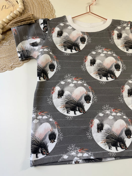 Niedliches Kinder T-Shirt Gr. 92 mit Stachelschweinchen| Handmade Shirt aus Baumwolle | Fantasie Motiv | Kinderkleidung