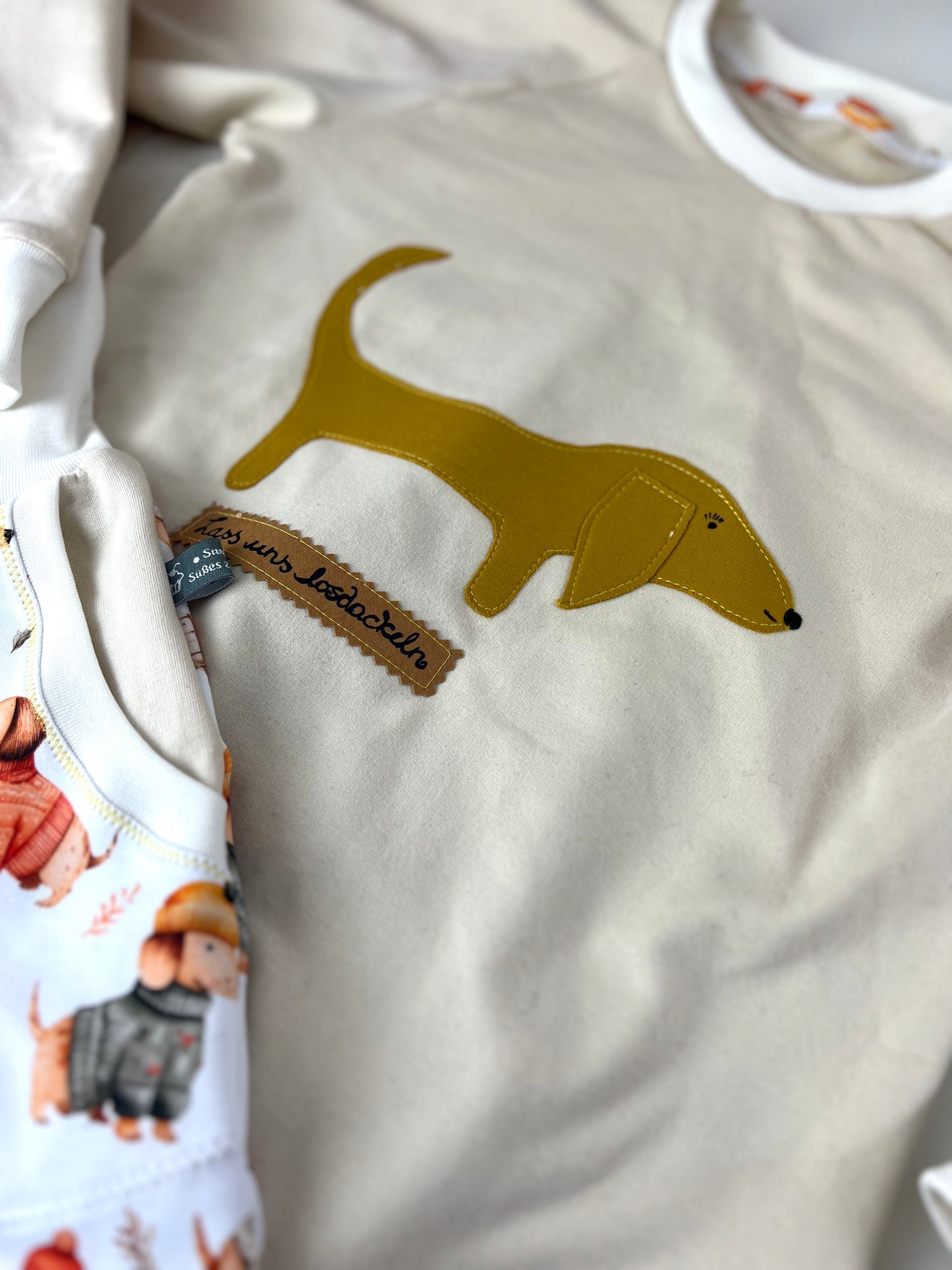 Dackel Kinder Set | Handmade Pullover & Hose | Bequeme Kindermode mit Hundemotiv | Geschenk für Hundeliebhaber Kinder