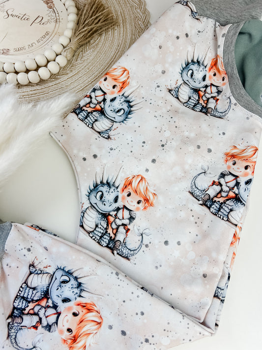 Baby & Kinder Set Ritter & Drache – Slim Harem mit Taschen + T-Shirt mit Applikation & frechem Spruch – Bio-Stoff – Handmade Unikat Gr. 62 - 128