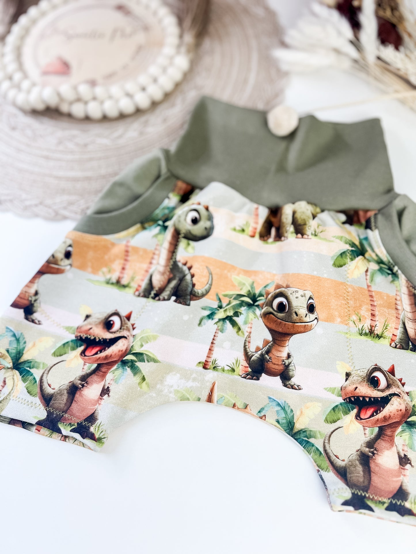 Dino Baby Set, T-Shirt mit Applikation + Slim Harem Hose, grün gestreift, handmade Bio Kleidung für kleine Entdecker Gr. 62 - 128