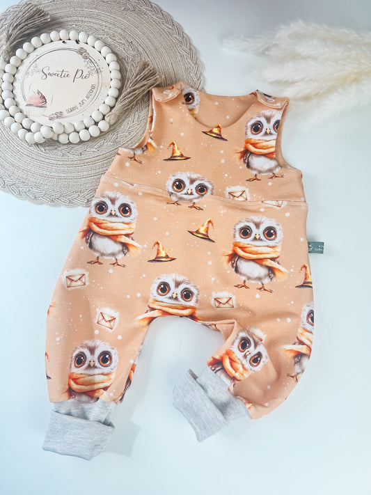 Handgemachter Baby-Strampler – verschiedene Zauberdesigns – Bio-Baumwolle – Geschenk zur Geburt – Unisex