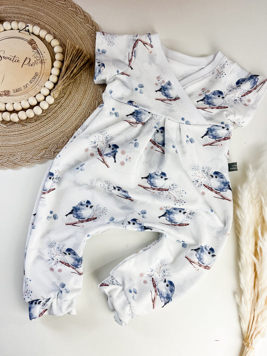 Baby Romper Mädchen mit Vögelchen – Bio Baumwolle – Wickeloptik – Kurzarm oder Langarm Gr. 62 - 140 zur Geburt – Mädchen