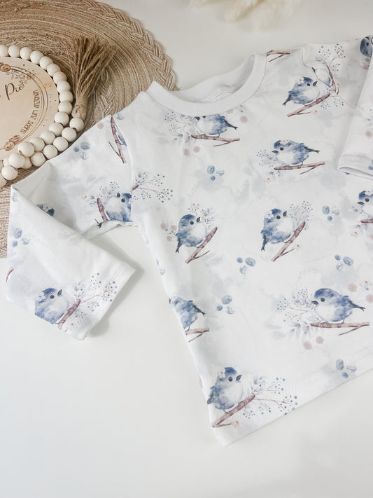 Handgemachtes Mädchenshirt – mit niedlichem Vogel- und Blumenmotiv – Bio-Baumwolle – Geschenkidee