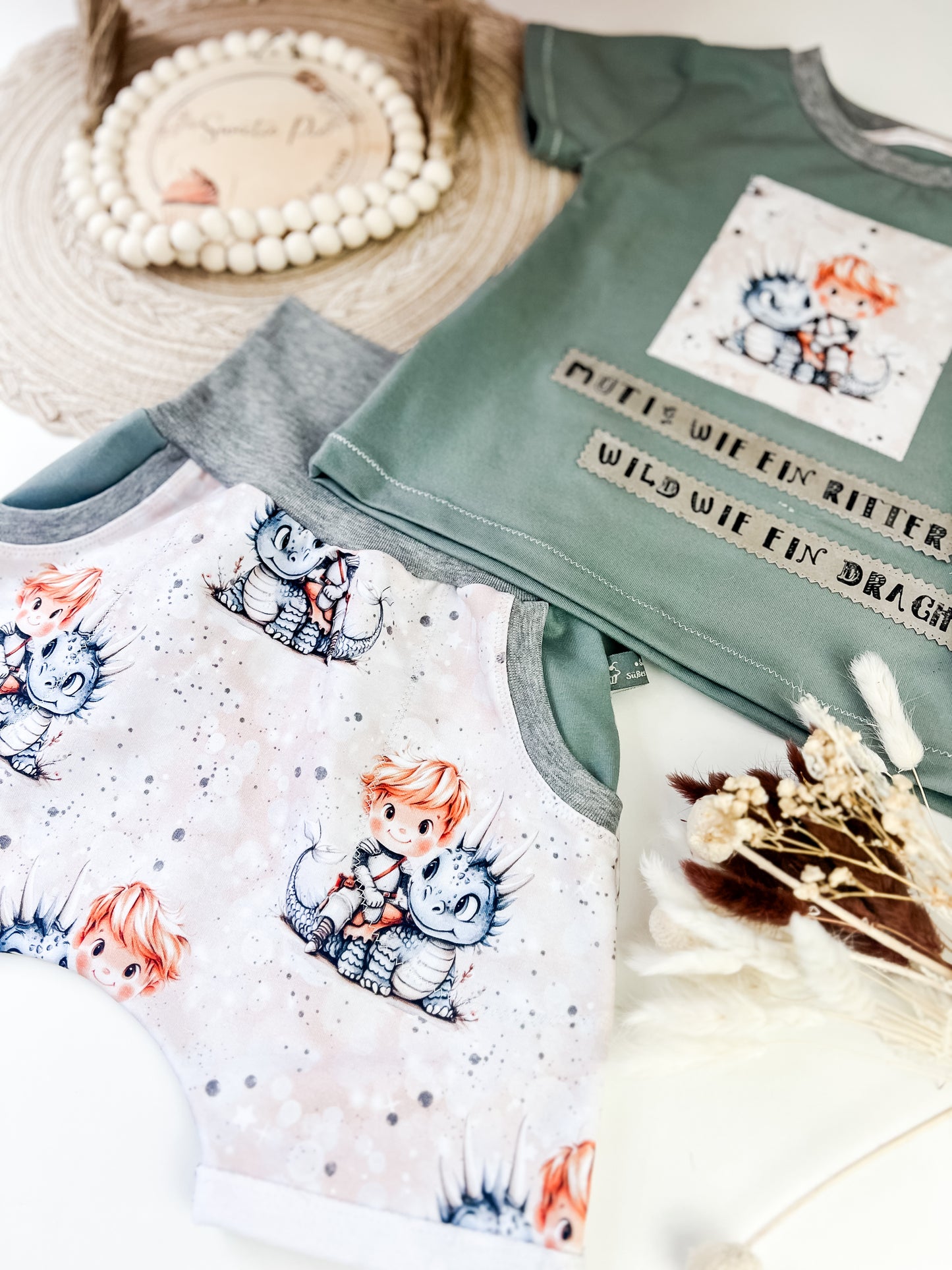 Baby & Kinder Set Ritter & Drache – Slim Harem mit Taschen + T-Shirt mit Applikation & frechem Spruch – Bio-Stoff – Handmade Unikat Gr. 62 - 128