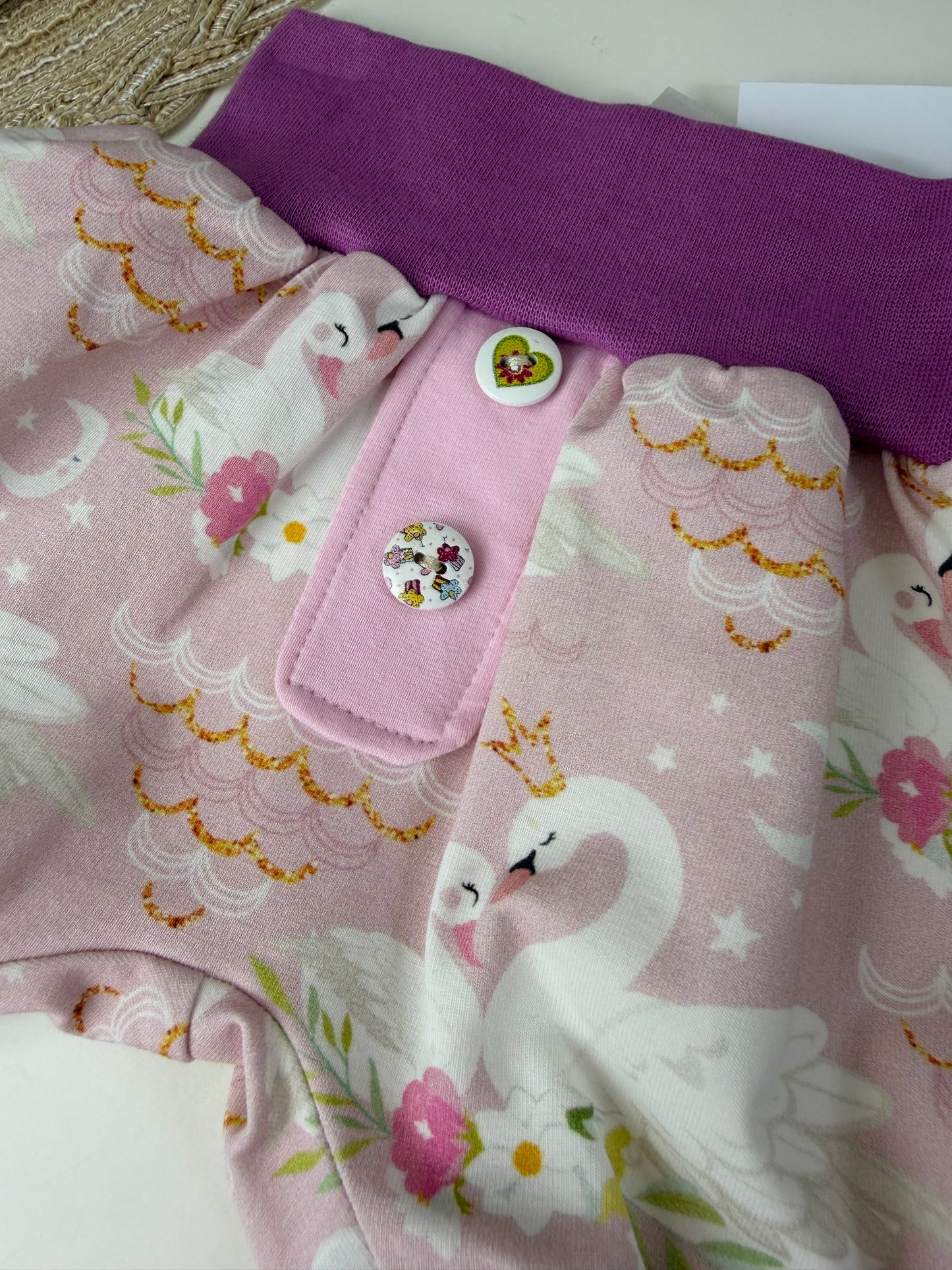 SOFORTKAUF Gr. 56/62 Kurze Baby Pumphose Schwäne rosa