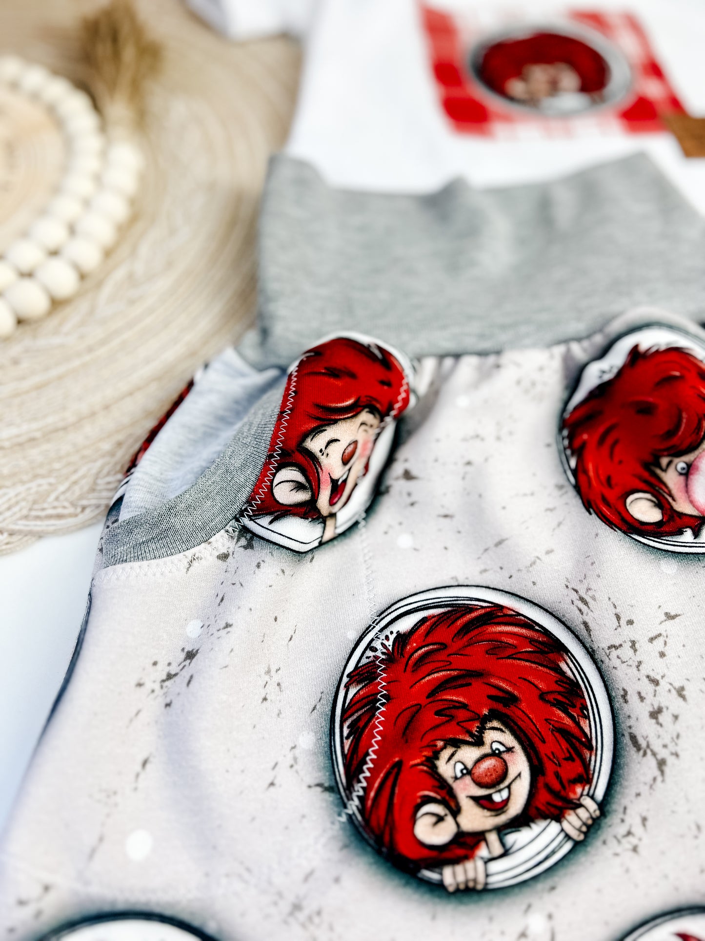 Baby Set Sommer – Kurze Slim Harem + T-Shirt mit frechem Kobold – Handgemacht – Unikat für Babys & Kleinkinder Gr. 62 - 128