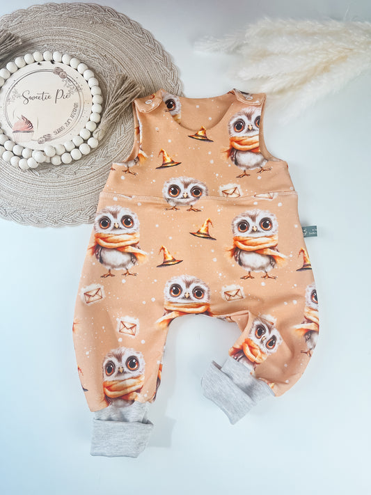 SOFORTKAUF Gr. 68 Handgemachter Baby-Strampler – Pfirsichfarben mit Eulen-Applikation – Bio-Baumwolle – Geschenk zur Geburt – Unisex