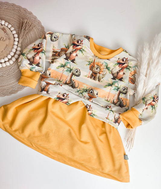 Sweaterkleid für Kinder mit Dinosaurier Motiv – Handgemachtes Mädchenkleid aus Bio French Terry – Gelbes Longshirt mit Dino Print – Kuscheliges Kleid für Herbst & Frühling