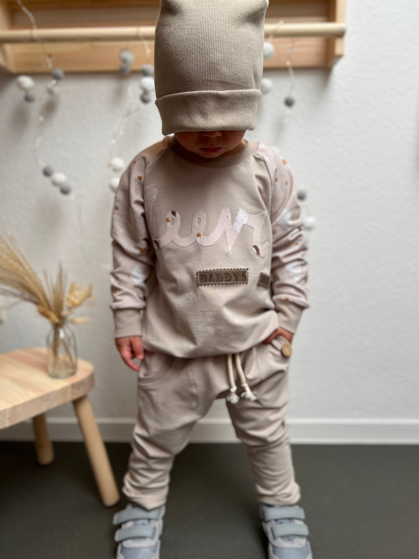Babyoutfit // Babypullover mit Namen // Baby Pumphose beige // Babykleidung mit Namen // Gr. 62 - 128