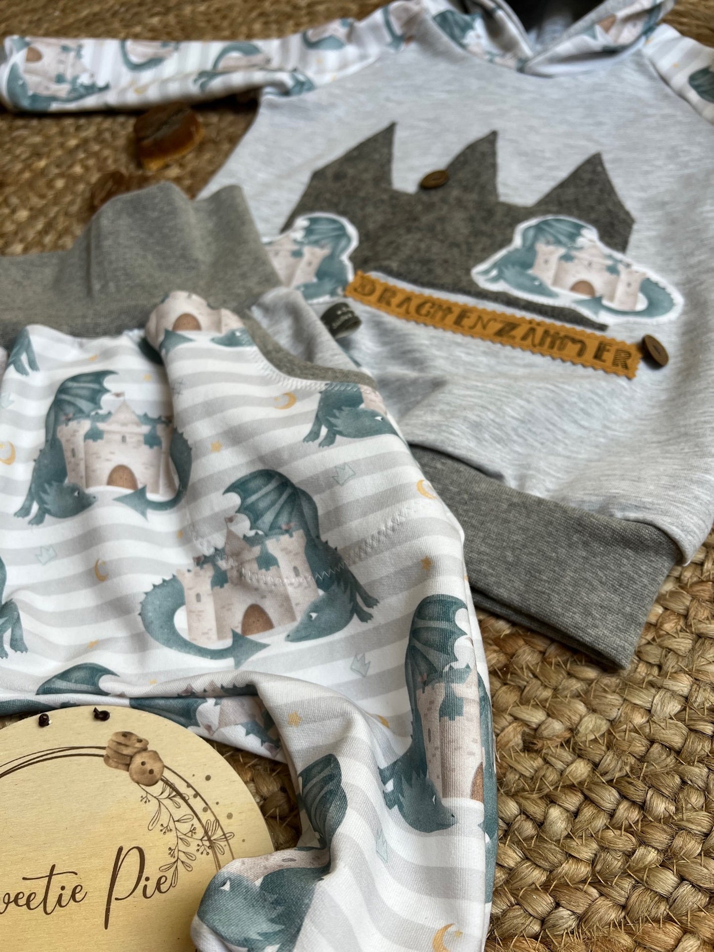 Oversized Baby und Kinder-Set: Hoodie mit Drachen Applikation und Slim Harem Hose – Bio French Terry, personalisierbar Gr. 62 - 128