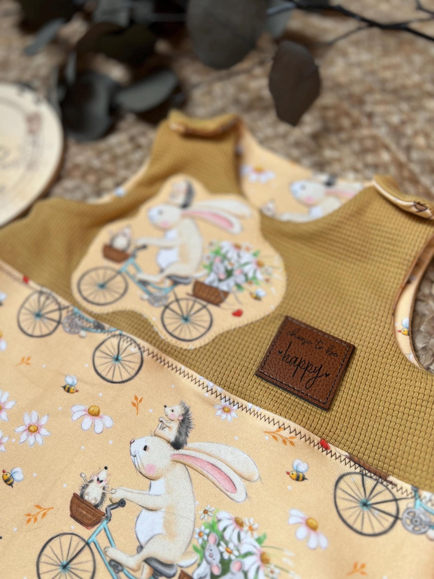 Handgemachter Strampler Häschenstoff & Waffeljersey – Bio Baumwolle – Unikat für Babys Romper Latzhose Baby Junge Mädchen