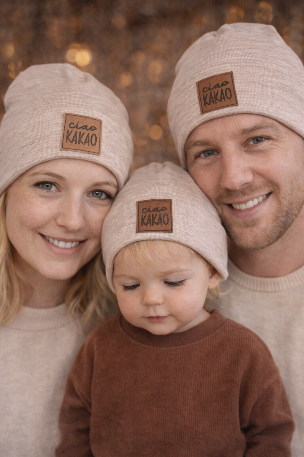 Hipster Beanie Mama Papa Kind | Partnerlook Ribjersey Mütze mit Patch | Unisex Kindermütze | Bequeme Übergangsmütze für Baby & Kind