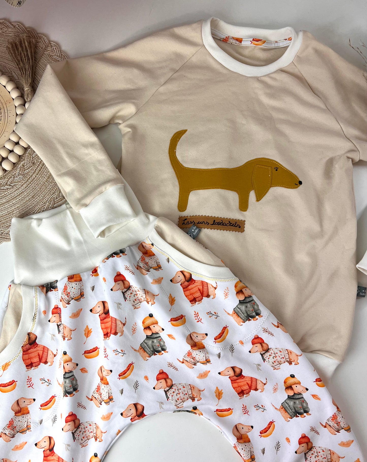 Dackel Kinder Set | Handmade Pullover & Hose | Bequeme Kindermode mit Hundemotiv | Geschenk für Hundeliebhaber Kinder