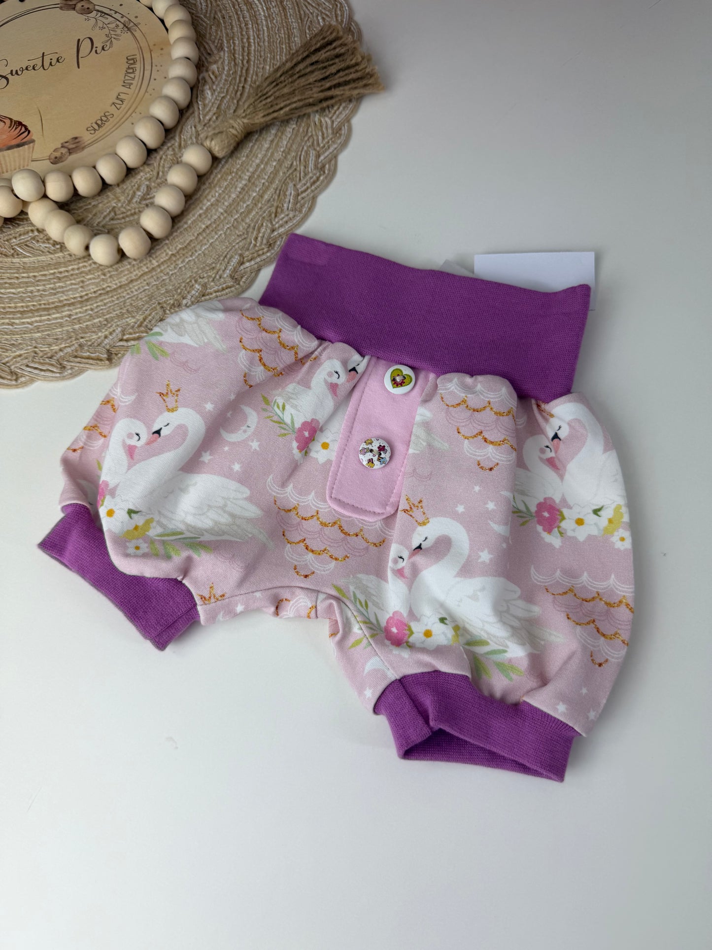 SOFORTKAUF Gr. 56/62 Kurze Baby Pumphose Schwäne rosa