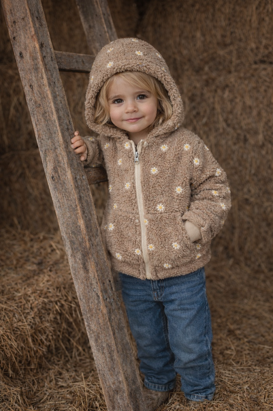 Teddy Jacke Kinder | Sandfarbene Kuscheljacke mit Gänseblümchen | Gefütterte Übergangsjacke Baby & Kind | Wahlweise Reißverschluss oder Knöpfe