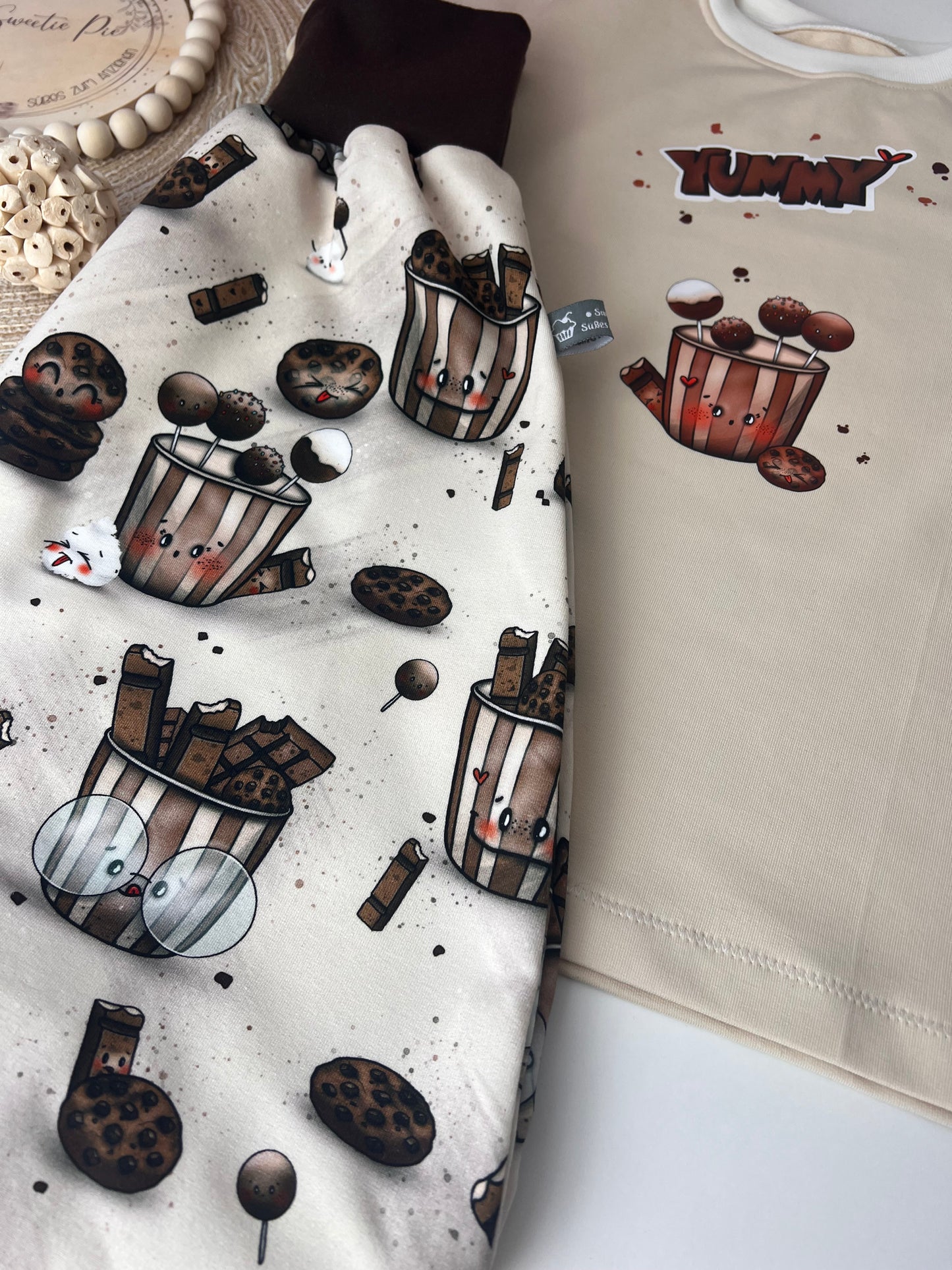 Kinder Set „Sweet Treats“ | T-Shirt mit Bügelbild & Slim Harem | Schokolade & Cakepops | Handmade Kinder Outfit | Bio Baumwolle