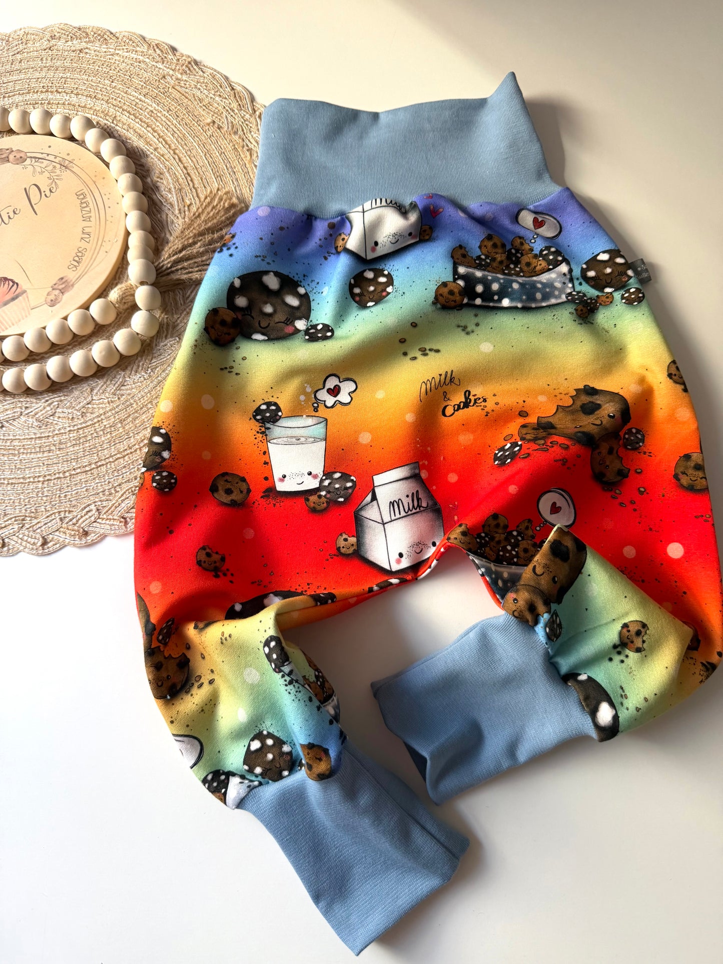 Pumphose Kinder „Cookies & Milk“ | Bio Baumwolle | Bunte Kinderhose | Handmade Pumphose | Mitwachsend & bequem I Gr. 44 - 122