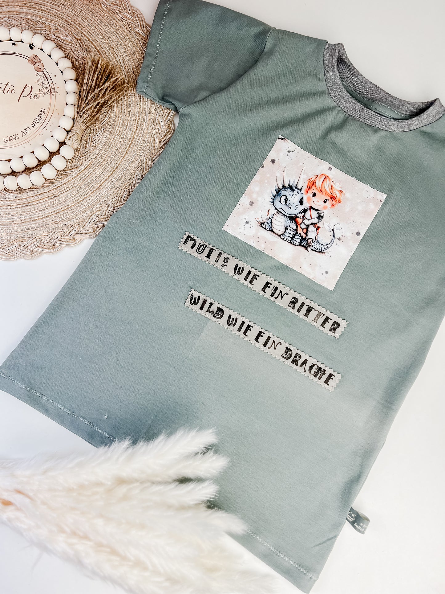 Baby & Kinder Set Ritter & Drache – Slim Harem mit Taschen + T-Shirt mit Applikation & frechem Spruch – Bio-Stoff – Handmade Unikat Gr. 62 - 128