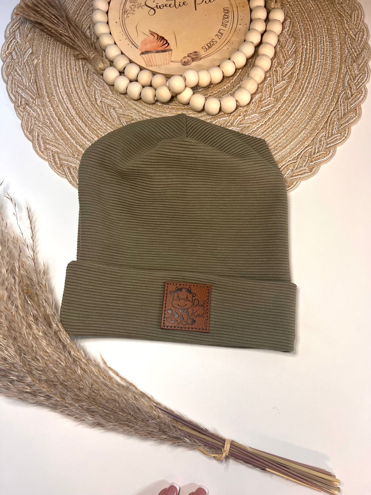 Hipster Beanie Mama Papa Kind | Partnerlook Ribjersey Mütze mit Patch | Unisex Kindermütze | Bequeme Übergangsmütze für Baby & Kind