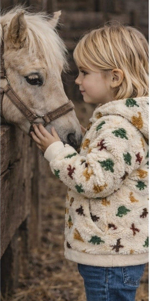 Kuschelige Teddyjacke für Kinder mit Dinosaurier Motiv | Sandfarbene Übergangsjacke mit Kapuze | Cozy Blouson für Baby & Kind