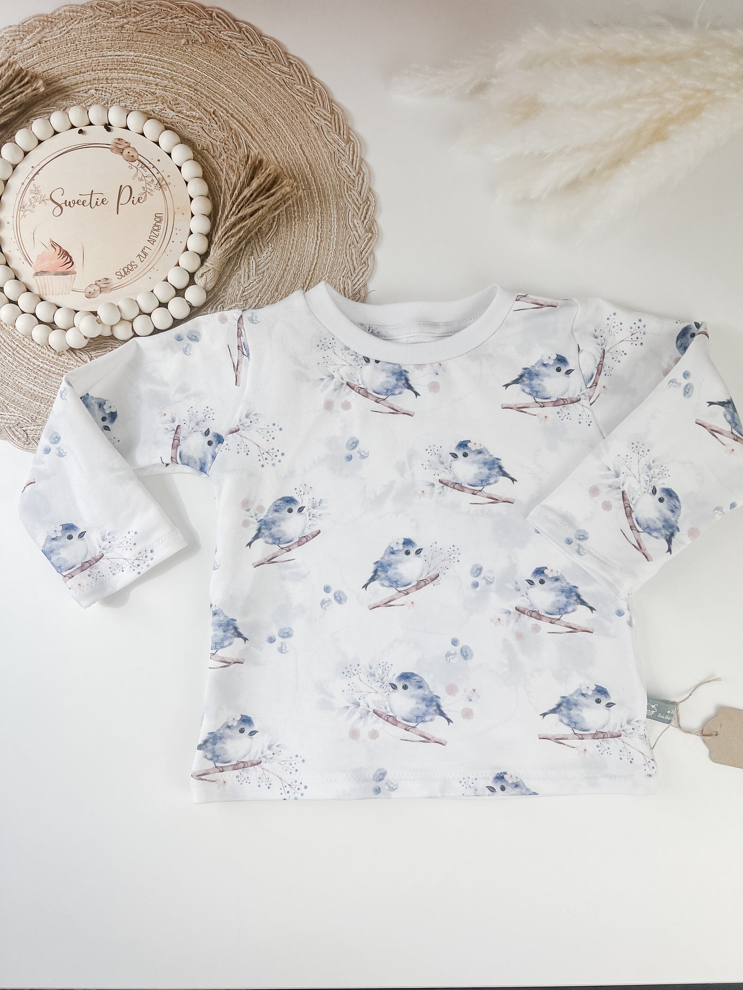 SOFORTKAUF Gr. 92 Handgemachtes Mädchenshirt – mit niedlichem Vogel- und Blumenmotiv – Bio-Baumwolle – Geschenkidee