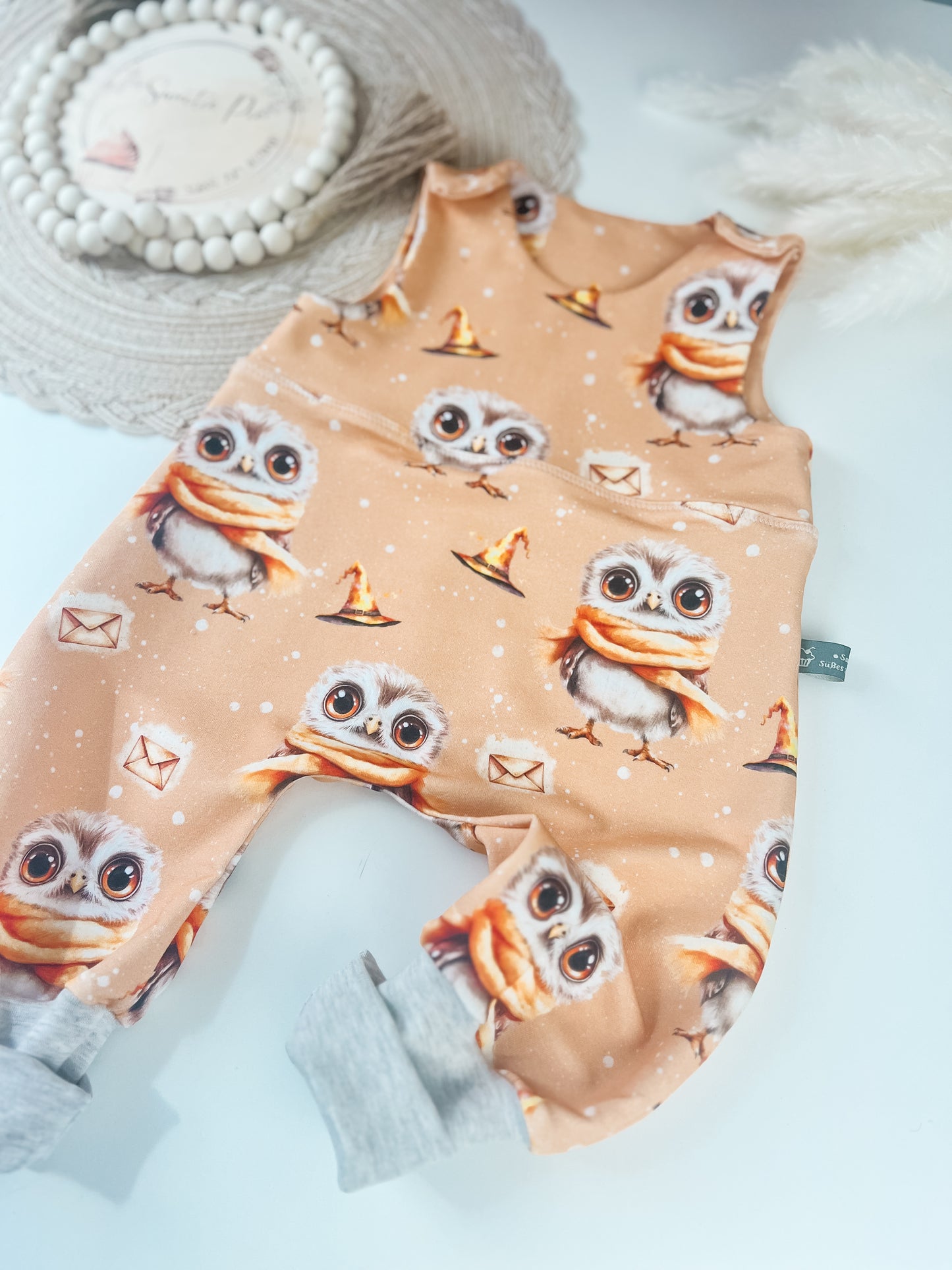 Handgemachter Baby-Strampler – verschiedene Zauberdesigns – Bio-Baumwolle – Geschenk zur Geburt – Unisex