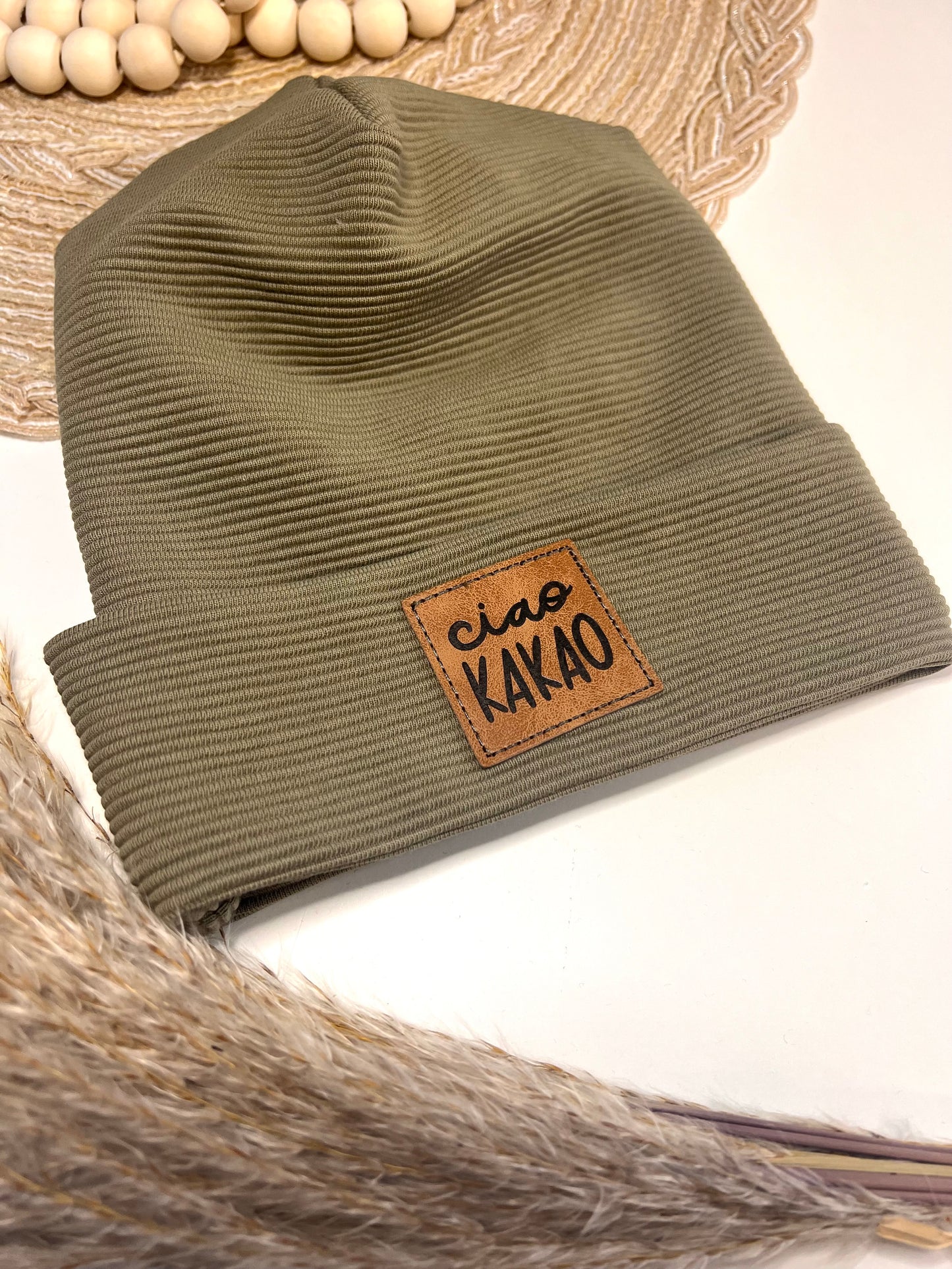Hipster Beanie Mama Papa Kind | Partnerlook Ribjersey Mütze mit Patch | Unisex Kindermütze | Bequeme Übergangsmütze für Baby & Kind