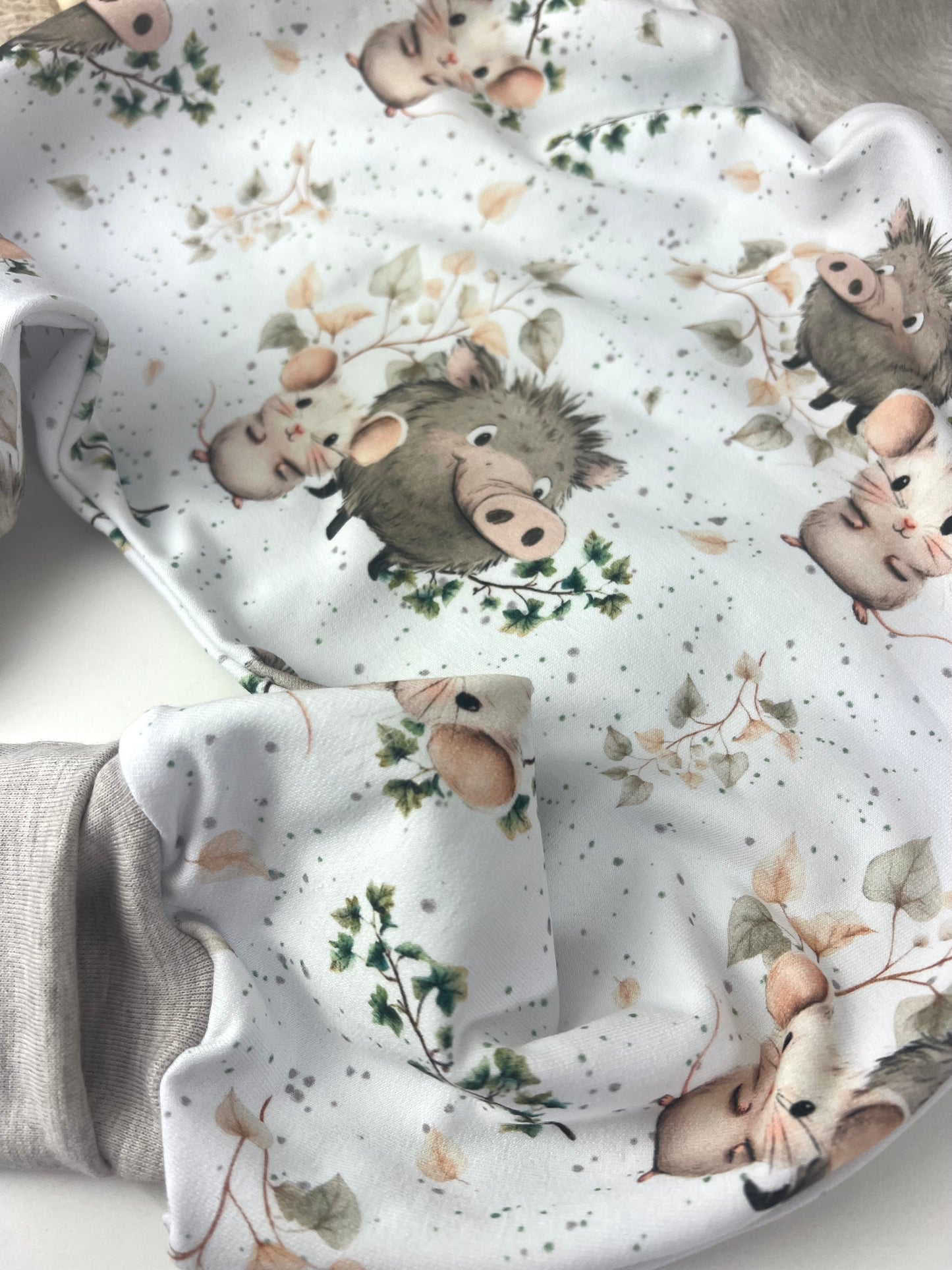 Pumphose für Kinder mit Wildschwein & Maus | Bequeme Bio Kinderhose | Handmade Pumphose aus Bio-Baumwolle | Unisex