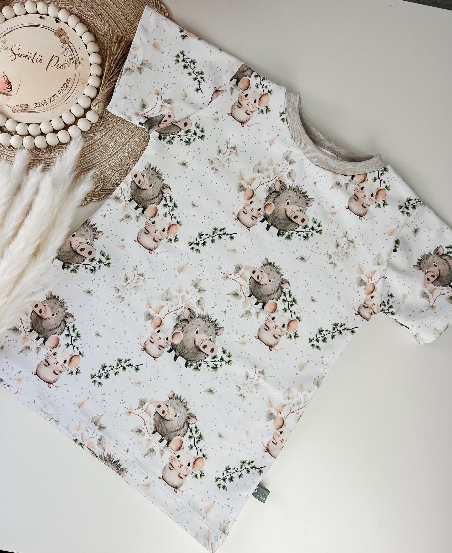 Baby-Set Wildschwein & Maus – Slim Harem Cordhose + T-Shirt – Handgemacht aus Bio-Stoff – Unisex Geschenk zur Geburt Gr. 62 - 128 – Geschenk für kleine Entdecker