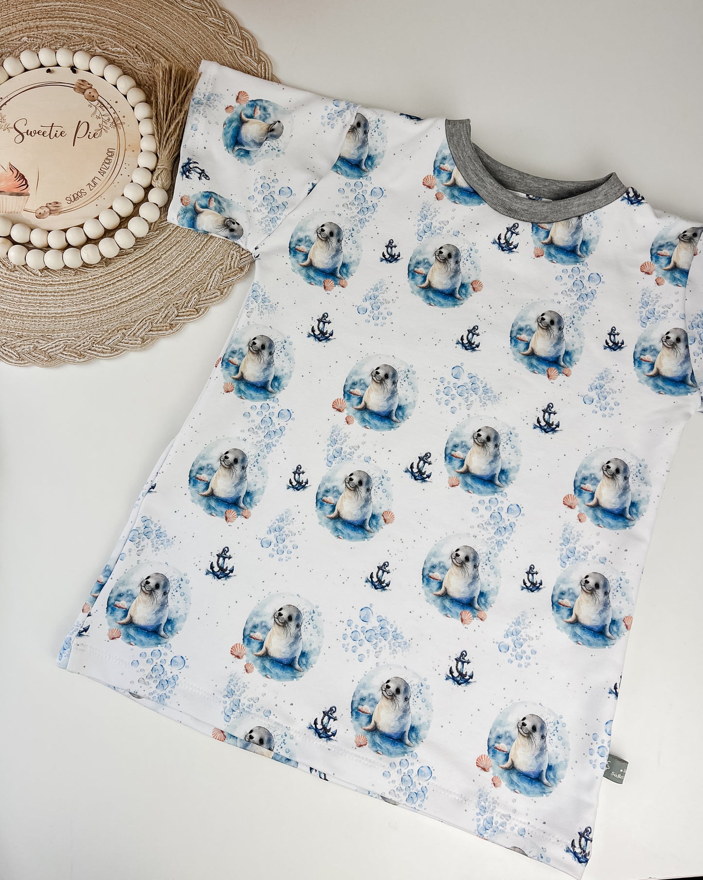 Baby & Kinder Set Robbe in Luftblase – Slim Harem Pants + T-Shirt Bio-Stoff – Handmade Unikat – Geschenk für kleine Entdecker Gr. 62 - 128 – Handmade Unikat