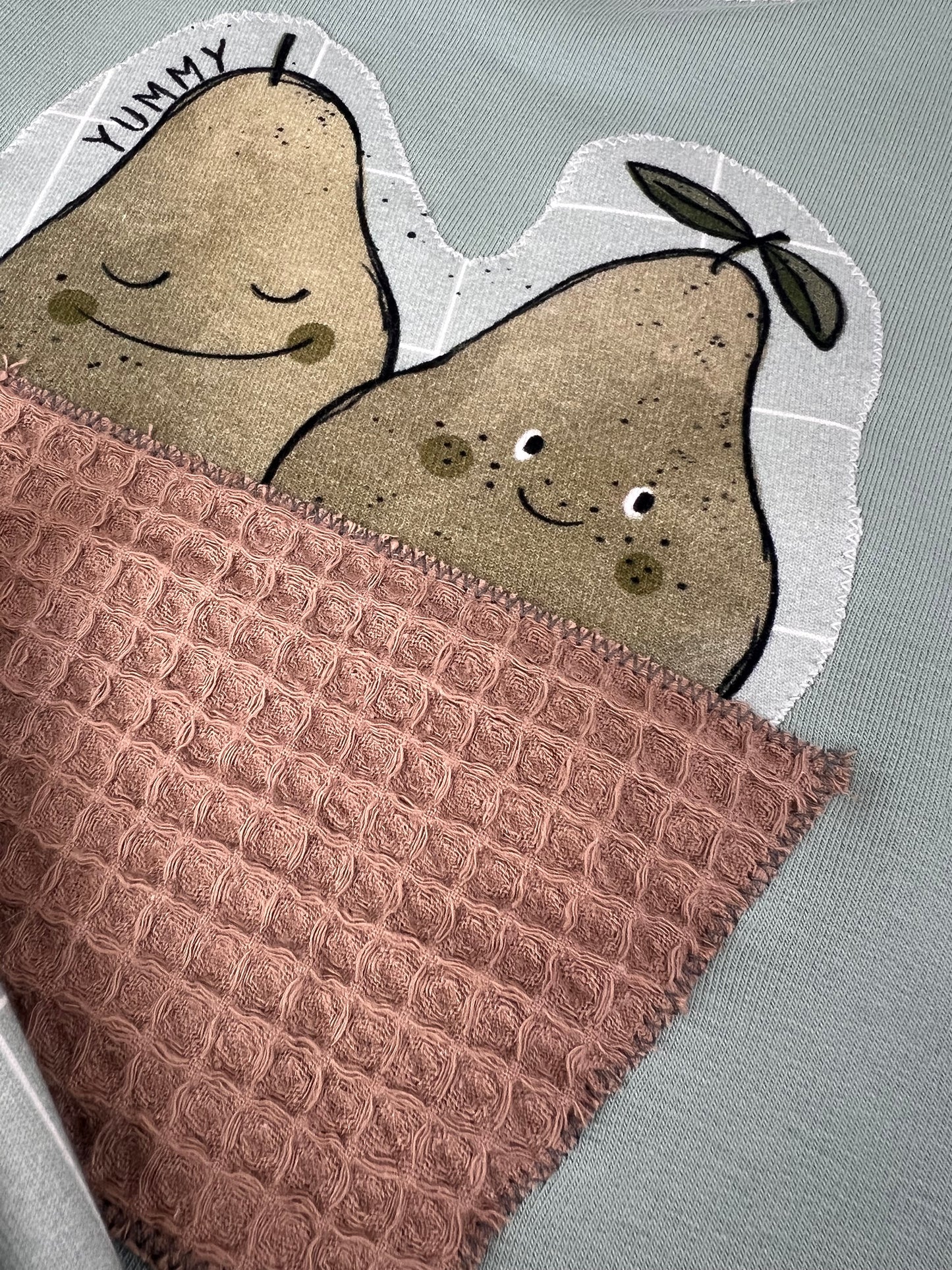 Kinder Set „Cool Pears“ | T-Shirt mit Birnen Applikation & Slim Harem Hose mit Taschen | Handmade Kinder Outfit | Frühlingsset