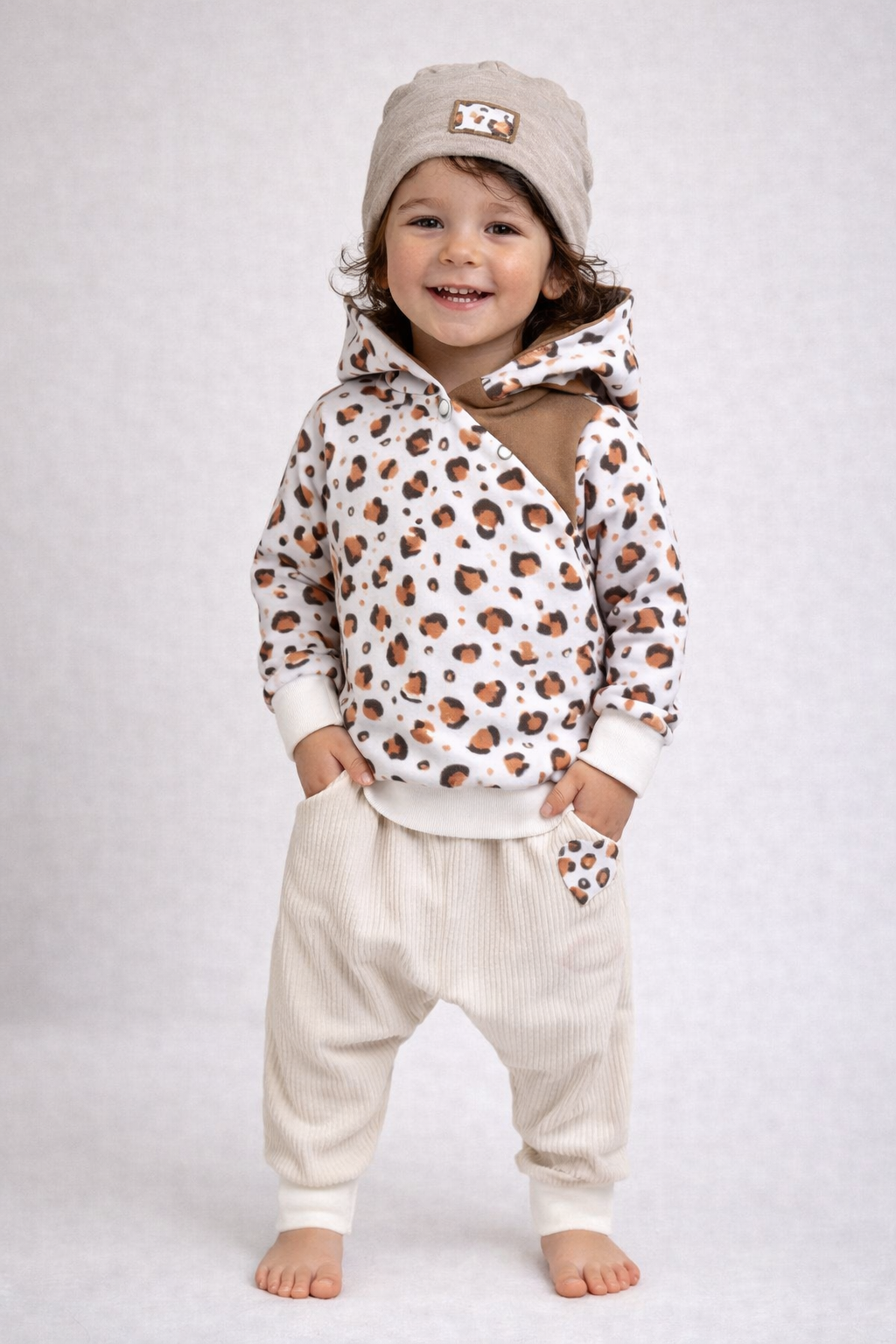 Cord Pumphose Baby & Kind | Cremefarbene Kinderhose aus Cord | Bequeme Pumphose mit Herz Applikation | Unisex Kinderhose