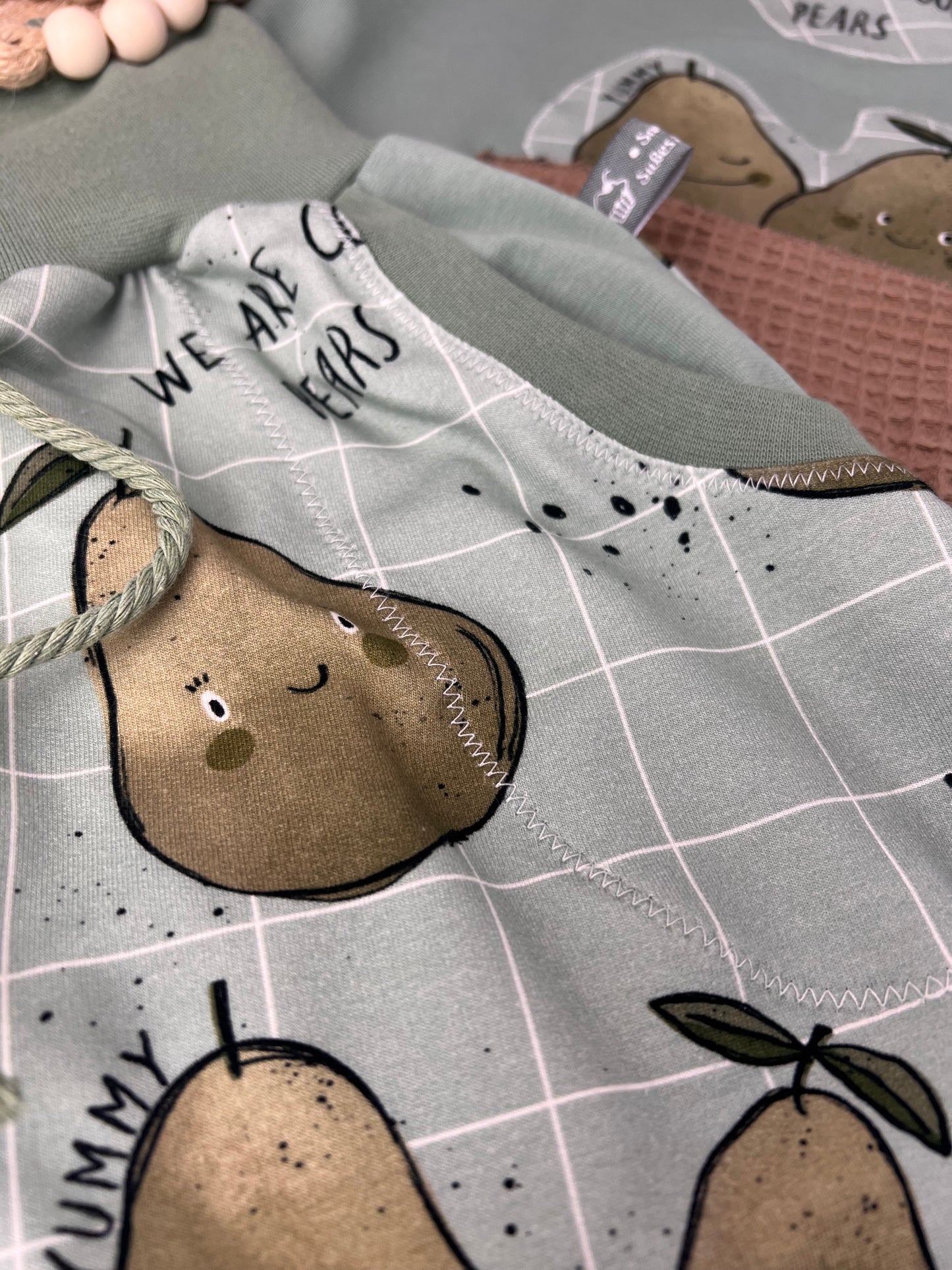 Kinder Set „Cool Pears“ | T-Shirt mit Birnen Applikation & Slim Harem Hose mit Taschen | Handmade Kinder Outfit | Frühlingsset