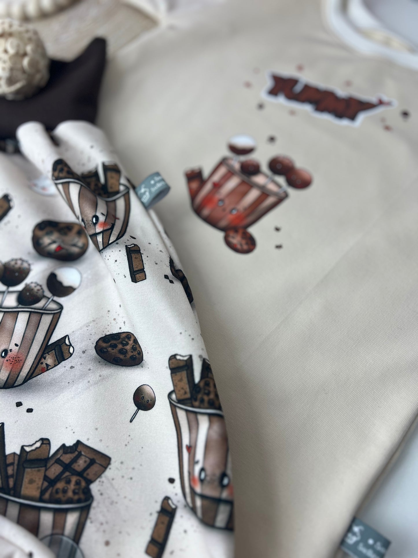 Kinder Set „Sweet Treats“ | T-Shirt mit Bügelbild & Slim Harem | Schokolade & Cakepops | Handmade Kinder Outfit | Bio Baumwolle