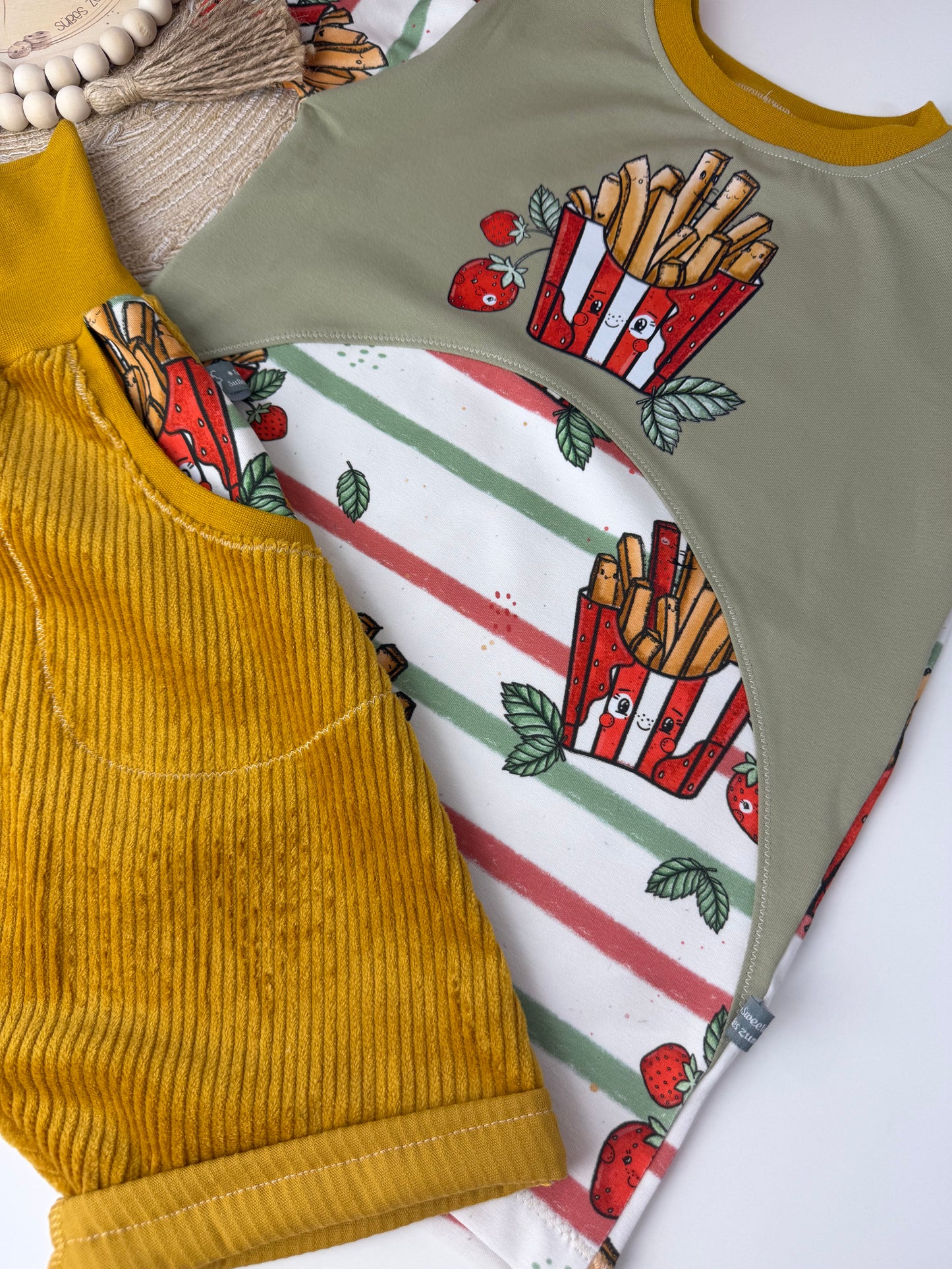 Kinder Set mit T-Shirt & Slim Harem Shorts | Senffarbene Cordhose | Handmade Sommer Outfit | Bio Baumwolle | Bequem & verspielt
