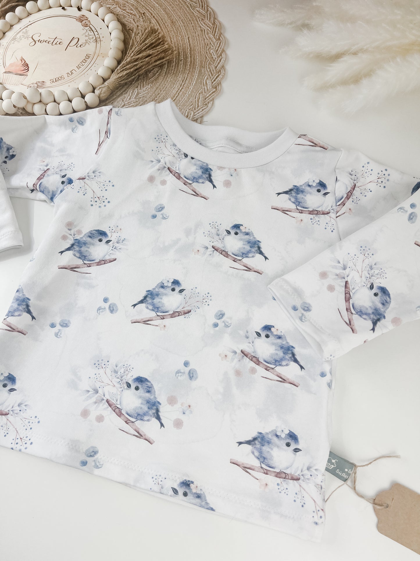 SOFORTKAUF Gr. 92 Handgemachtes Mädchenshirt – mit niedlichem Vogel- und Blumenmotiv – Bio-Baumwolle – Geschenkidee