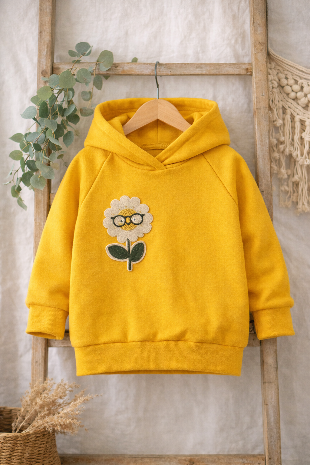 Oversized Hoodie für Kinder in Gelb | Bequemer Kinder Hoodie mit Flauschpatch | Kapuzenpullover mit Patch „You are loved“ | Unisex