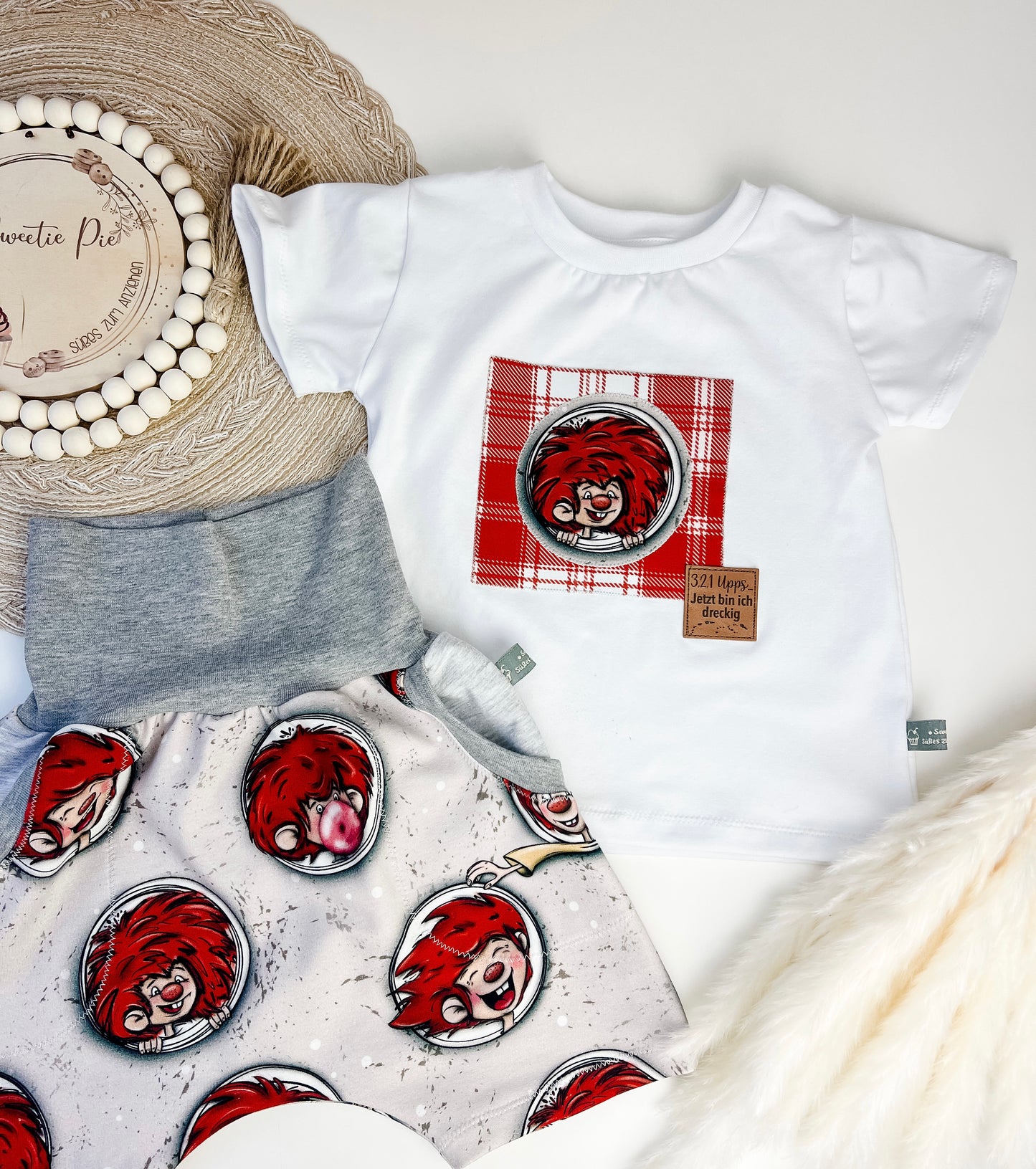 Baby Set Sommer – Kurze Slim Harem + T-Shirt mit frechem Kobold  – Handgemacht – Unikat für Babys & Kleinkinder Gr. 62 - 128