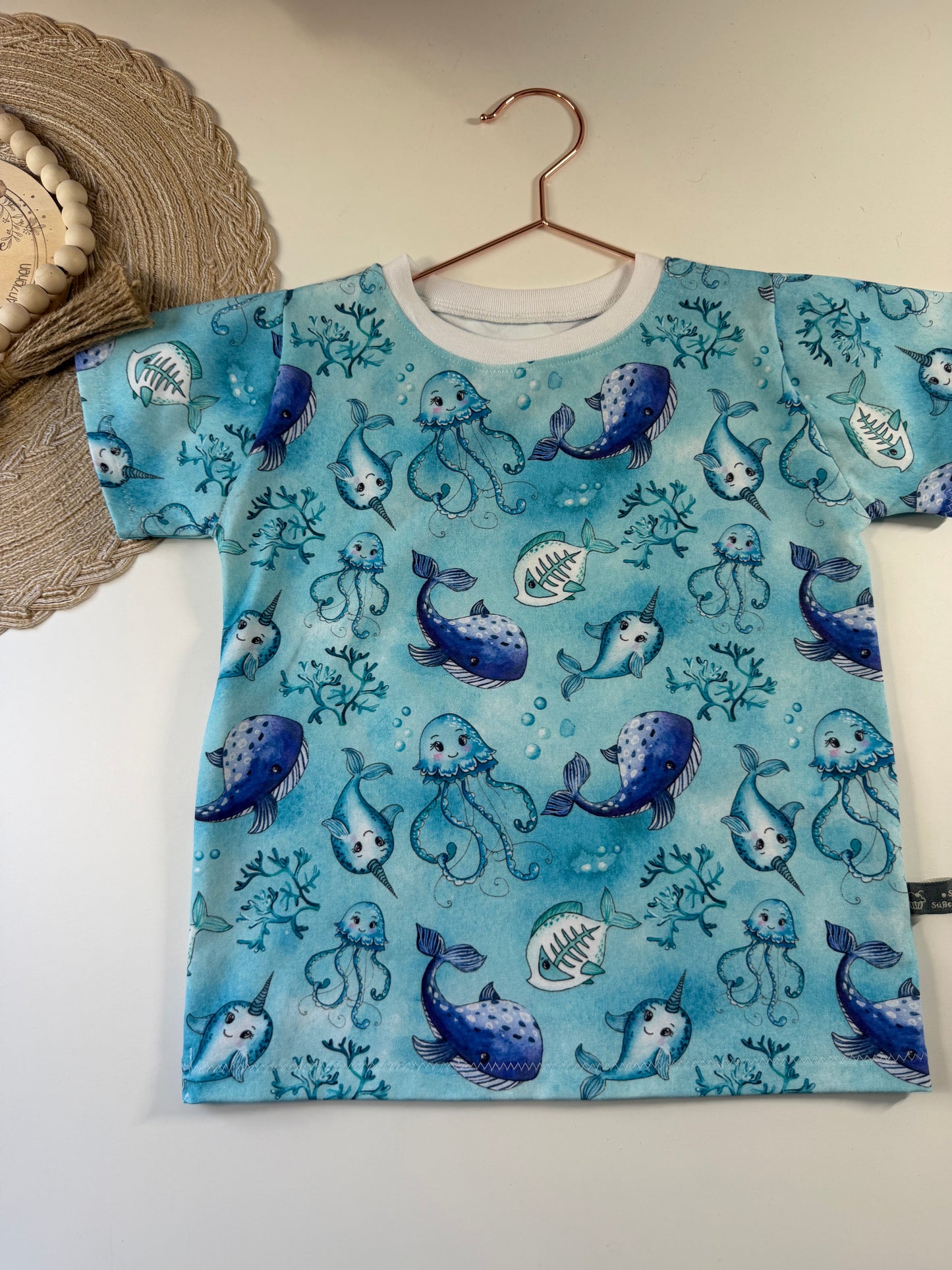 Niedliches Kinder T-Shirt Gr. 104 mit maritimem Motiv| Handmade Shirt aus Baumwolle | Fantasie Motiv | Kinderkleidung