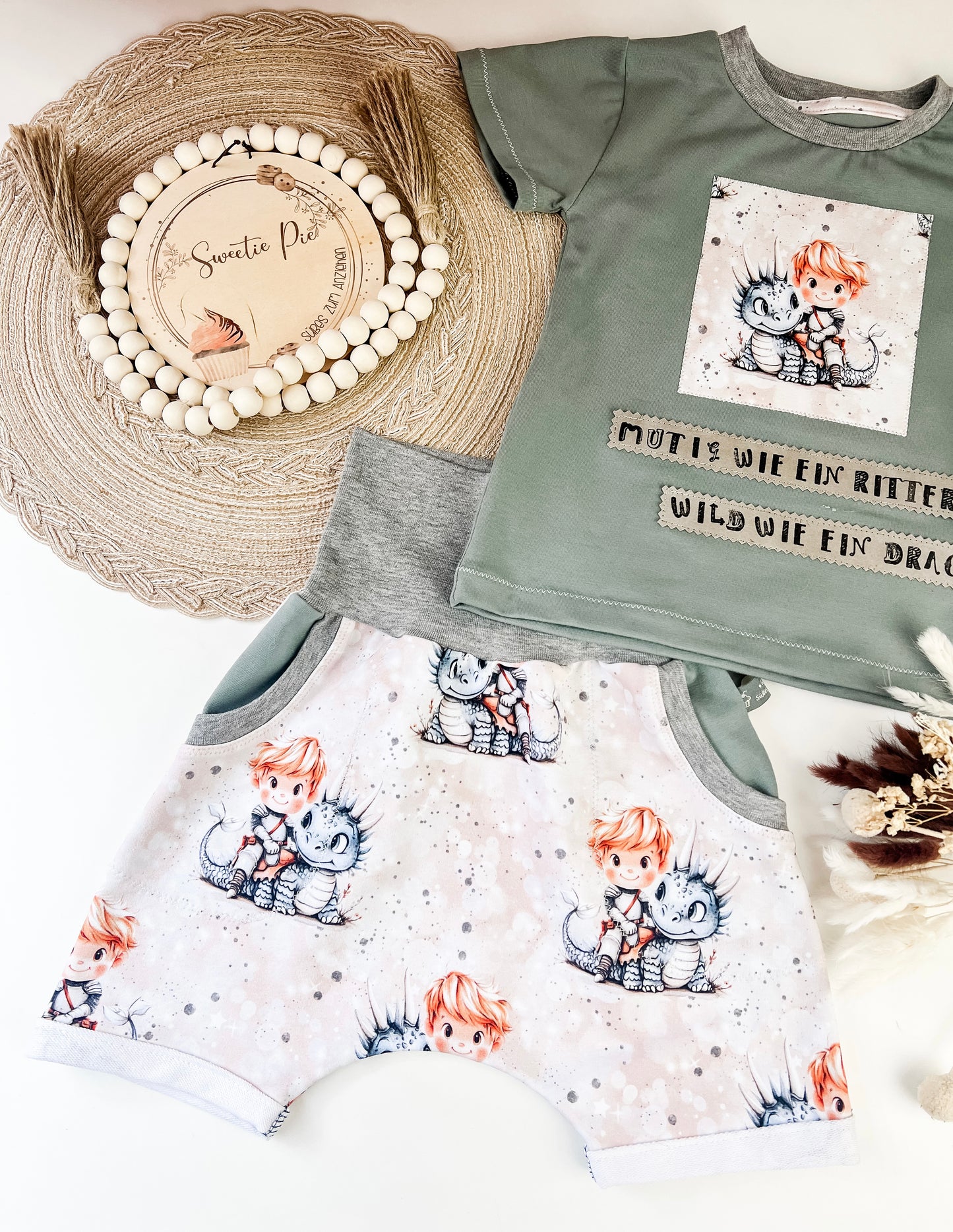 Baby & Kinder Set Ritter & Drache – Slim Harem mit Taschen + T-Shirt mit Applikation & frechem Spruch – Bio-Stoff – Handmade Unikat Gr. 62 - 128