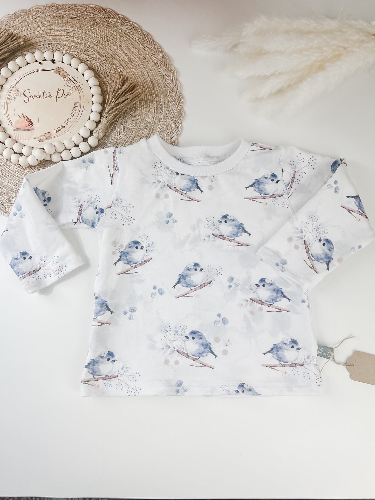SOFORTKAUF Gr. 92 Handgemachtes Mädchenshirt – mit niedlichem Vogel- und Blumenmotiv – Bio-Baumwolle – Geschenkidee