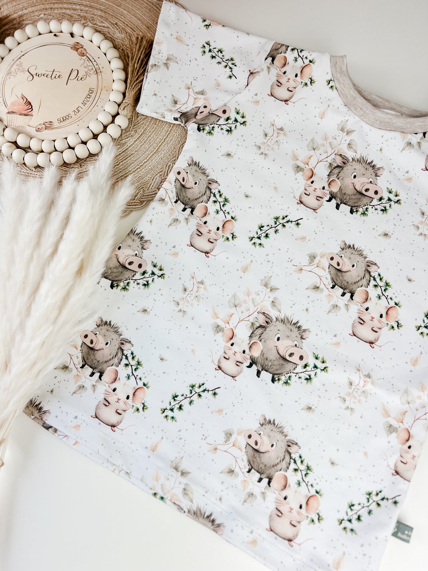 Baby-Set Wildschwein & Maus – Slim Harem Cordhose + T-Shirt – Handgemacht aus Bio-Stoff – Unisex Geschenk zur Geburt Gr. 62 - 128 – Geschenk für kleine Entdecker