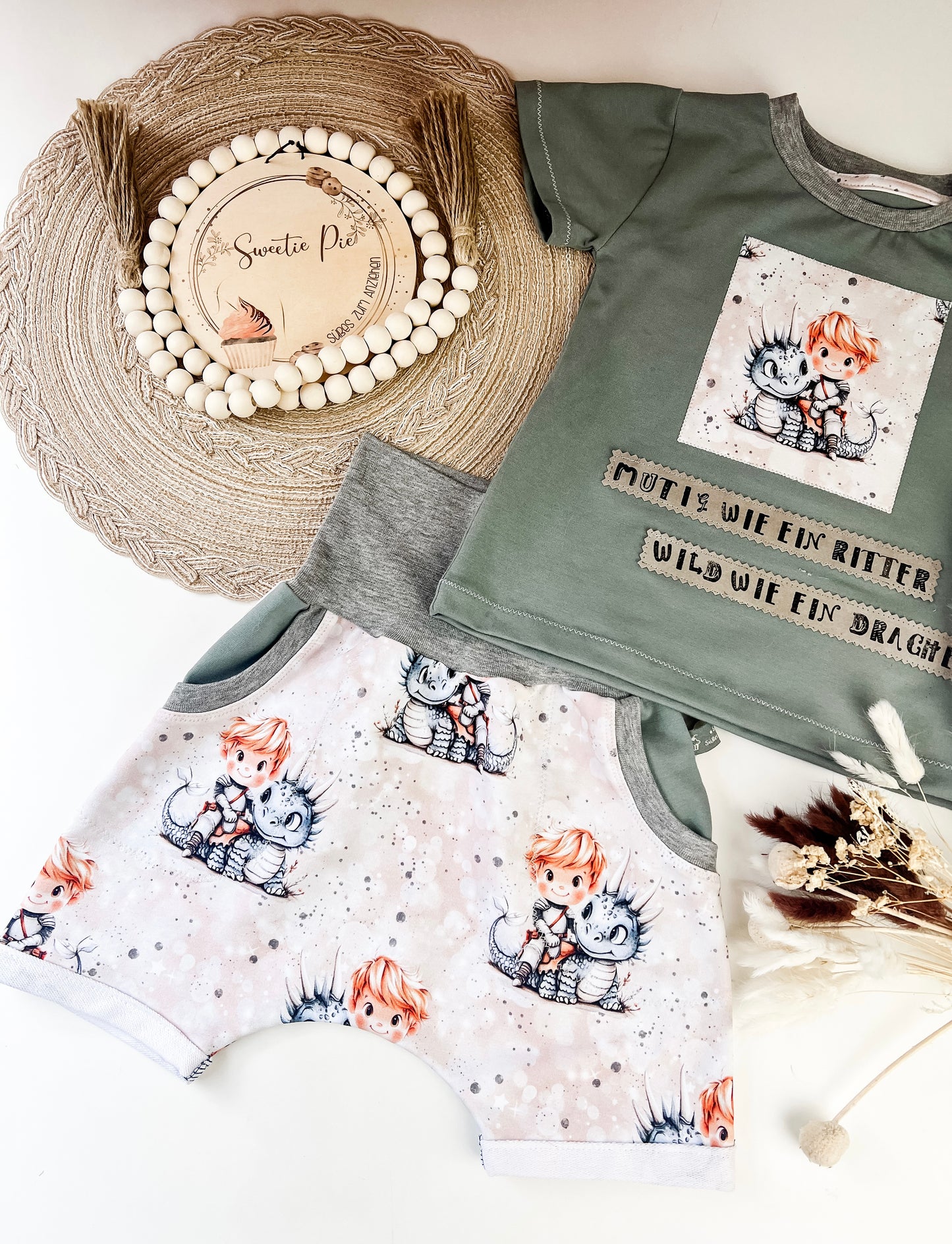 Baby & Kinder Set Ritter & Drache – Slim Harem mit Taschen + T-Shirt mit Applikation & frechem Spruch – Bio-Stoff – Handmade Unikat Gr. 62 - 128