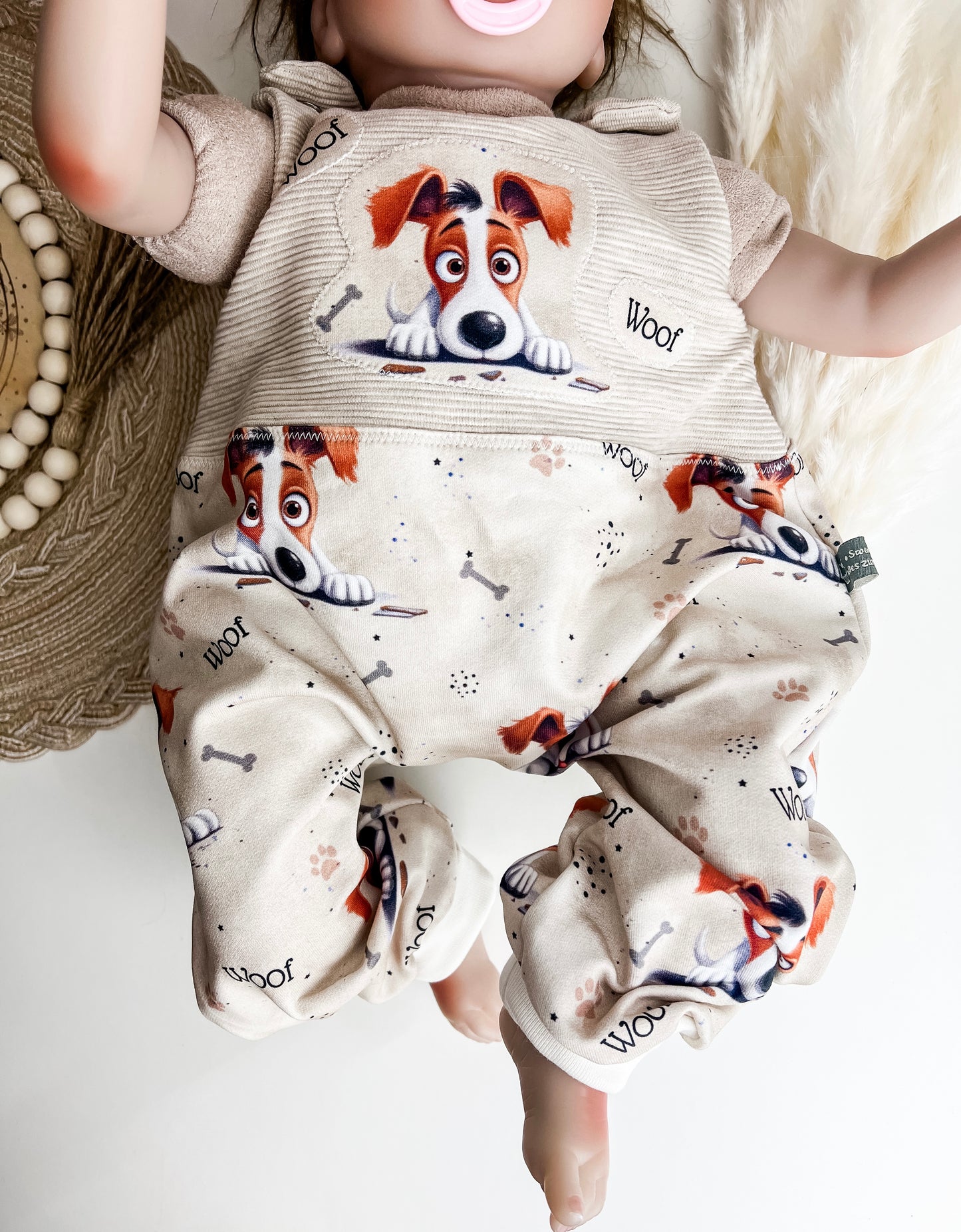 Strampler Welpe, Baby Einteiler, Newborn Outfit, Babyset, Handmade Babystrampler in Beige, Hundemotiv, Baby Geschenk Gr. 44–98