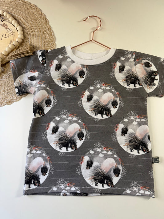 Niedliches Kinder T-Shirt Gr. 92 mit Stachelschweinchen| Handmade Shirt aus Baumwolle | Fantasie Motiv | Kinderkleidung