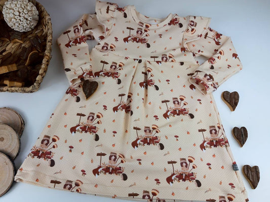 Mädchenkleid mit herbstlichem Motiv und Flügelärmeln // vanille // Skaterkleid // Waldtiere // Gr. 56 bis 146