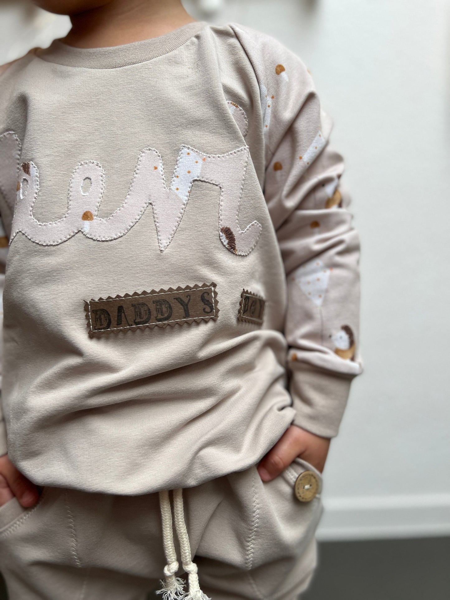 Babyoutfit // Babypullover mit Namen // Baby Pumphose beige // Babykleidung mit Namen // Gr. 62 - 128