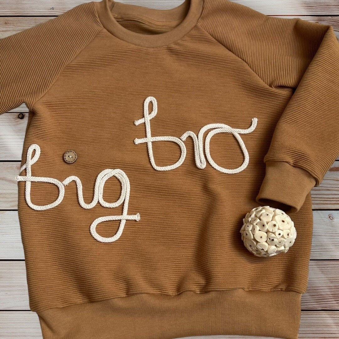 Personalisierter Ribjersey Sweater mit Kordelschrift – Handgemacht, 8 Farben, Gr. 62 - 134