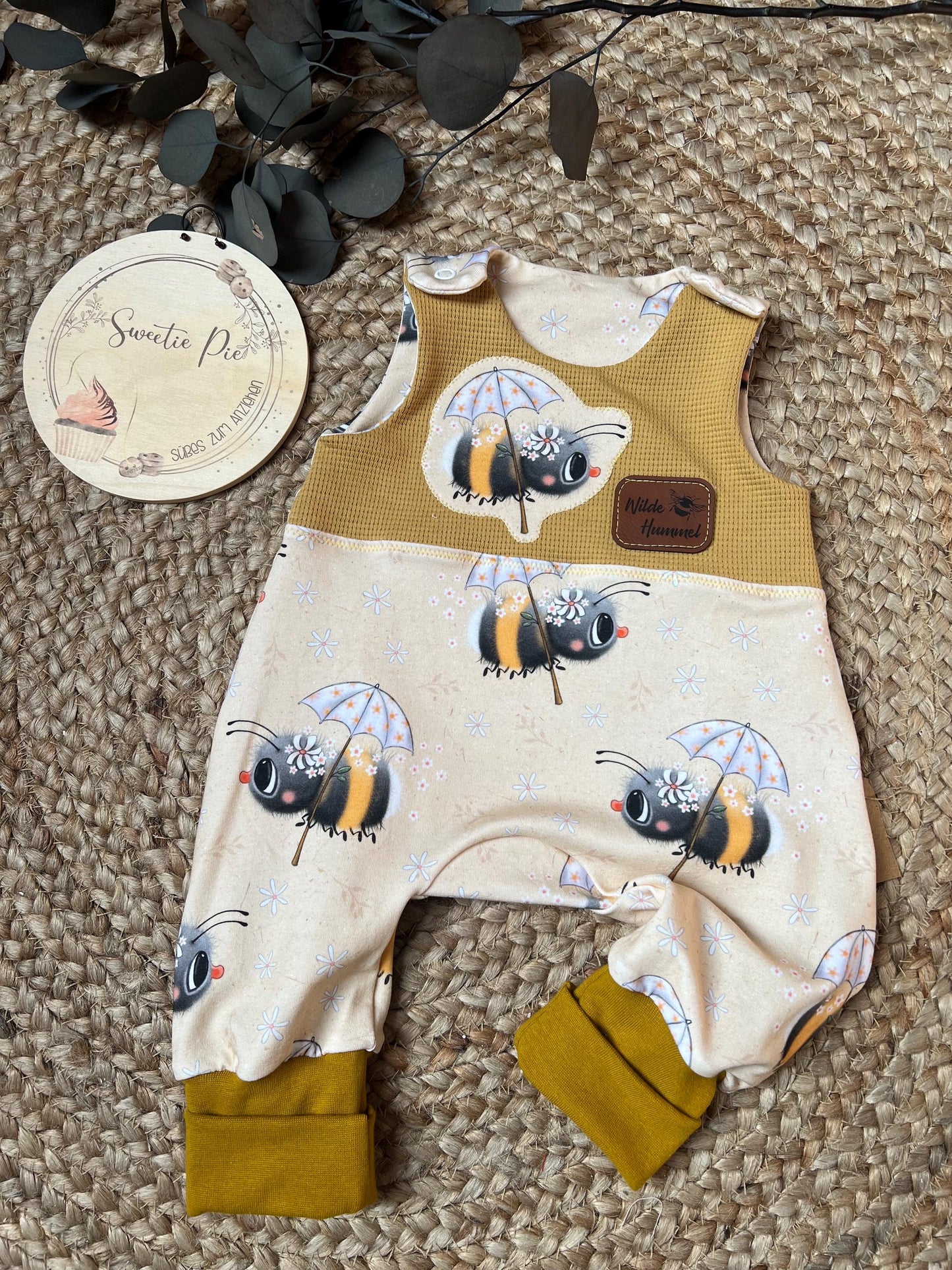 Handgemachter Strampler Hummel Biene & Waffeljersey – Bio Baumwolle – Unikat für Babys Romper Latzhose Baby Junge Mädchen