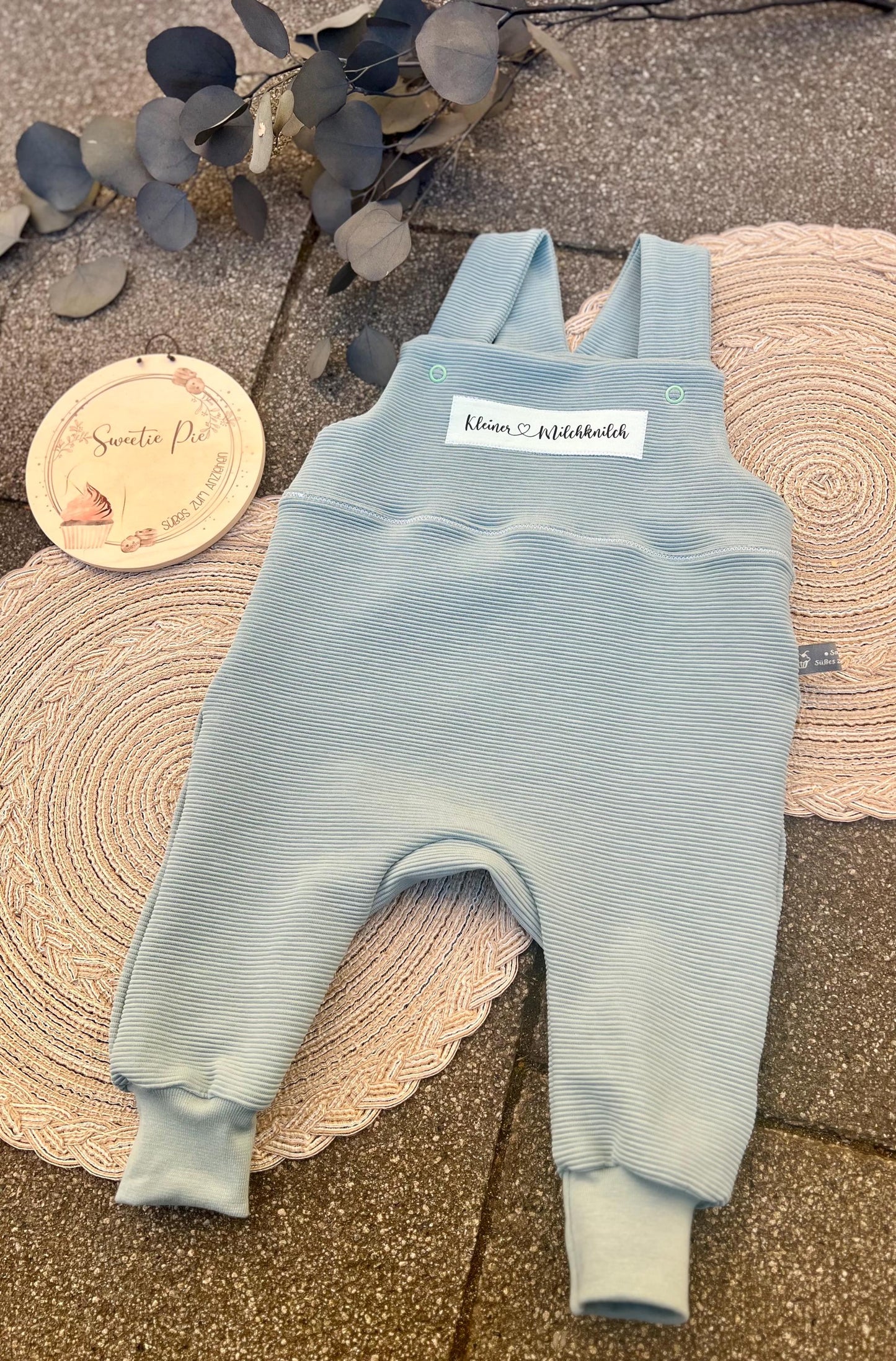 Latzhose "Milchknilch" Strampler Romper Baby blau mint Taufe Geschenk Geburt personalisiert Junge Newborn Neugeborenes Erstausstattung